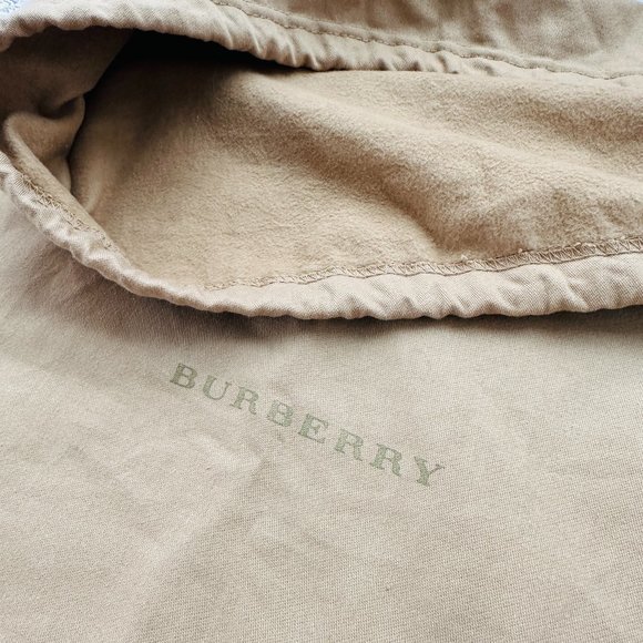 🌟 Great Condition Burberry Dust Bag (48x44cm) | Preserve Your Luxury Goods 🌟 - Picture 1 of 3